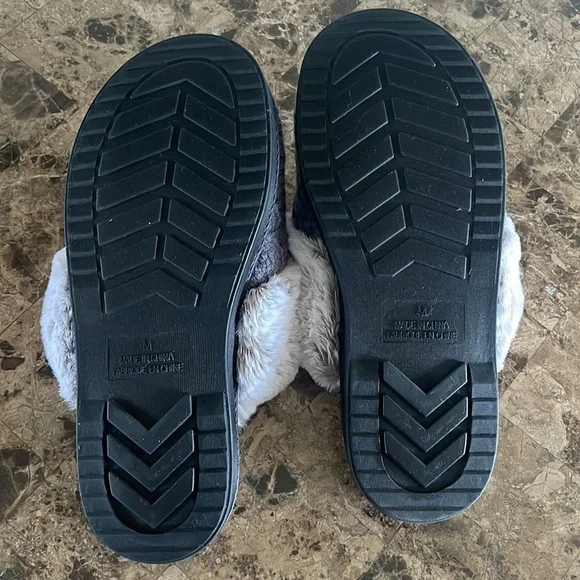 Slippers Size M❤️❤️ - Picture 5 of 5